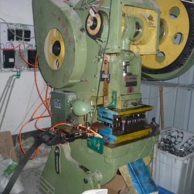 上海丰甲专业制造各种送料机 气动送料器 夹板式送料机拉料机图2