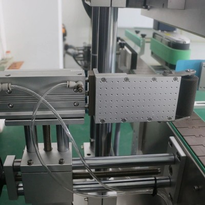 自动贴标机纸箱盒子卡片贴合机分页塑料包装袋PE全自动图2