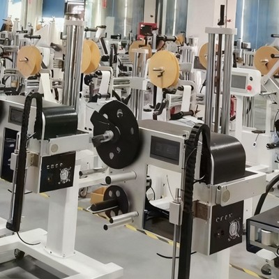 全自动实时打印贴标机侧面贴标快递纸箱包装盒流水线打印贴标签机图2